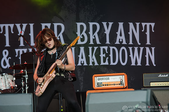 Tyler Bryant & The Shakedown