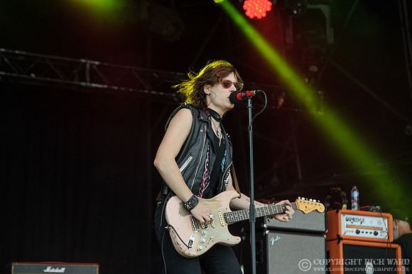 Tyler Bryant & The Shakedown