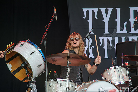 Tyler Bryant & The Shakedown