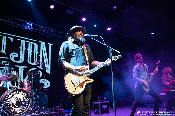 Robert Jon & The Wreck