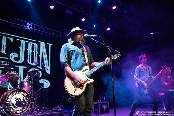 Robert Jon & The Wreck