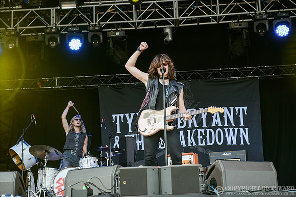 Tyler Bryant & The Shakedown