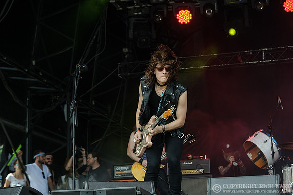 Tyler Bryant & The Shakedown