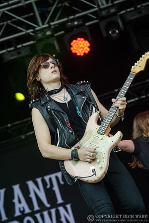 Tyler Bryant & The Shakedown