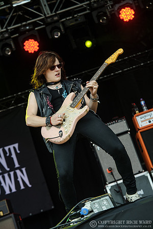 Tyler Bryant & The Shakedown
