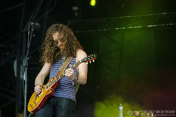 Tyler Bryant & The Shakedown