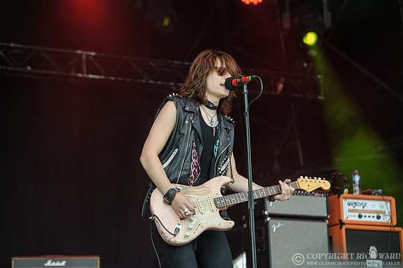 Tyler Bryant & The Shakedown