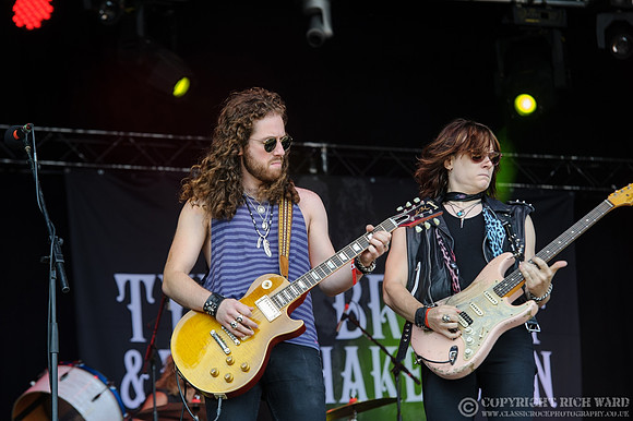Tyler Bryant & The Shakedown