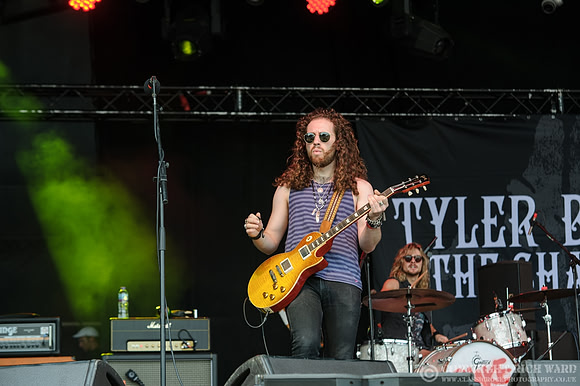 Tyler Bryant & The Shakedown