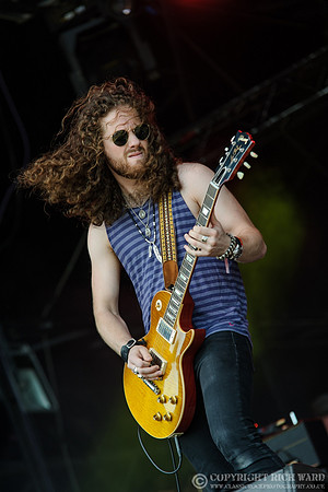 Tyler Bryant & The Shakedown