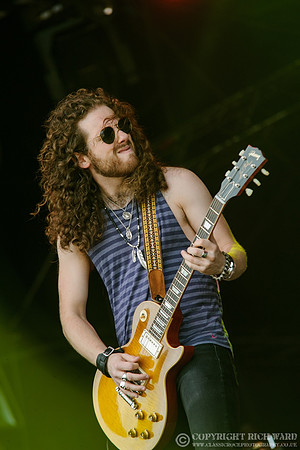 Tyler Bryant & The Shakedown