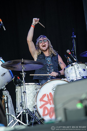 Tyler Bryant & The Shakedown