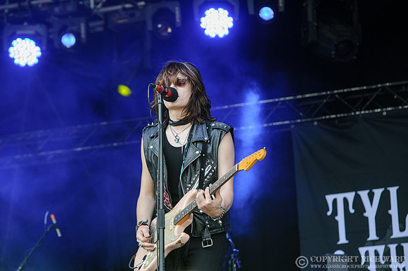 Tyler Bryant & The Shakedown
