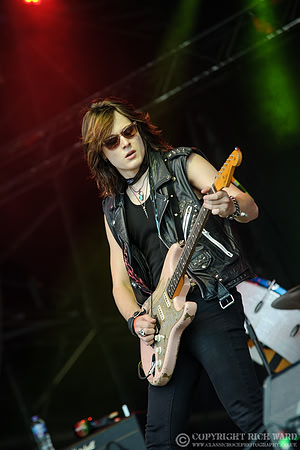 Tyler Bryant & The Shakedown