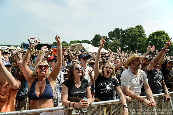 Tyler Bryant & The Shakedown