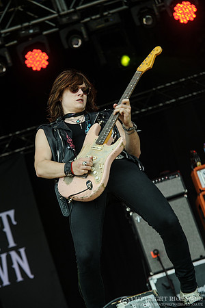 Tyler Bryant & The Shakedown