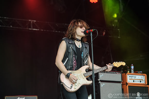 Tyler Bryant & The Shakedown