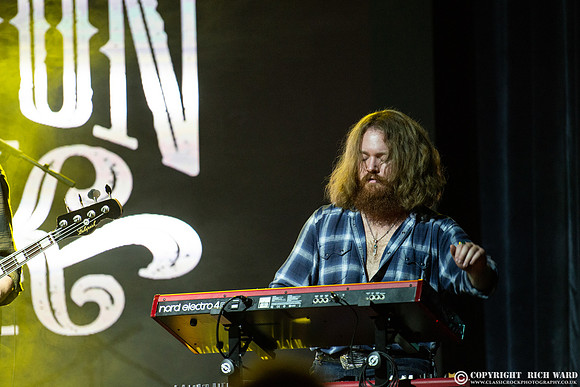 Robert Jon & The Wreck