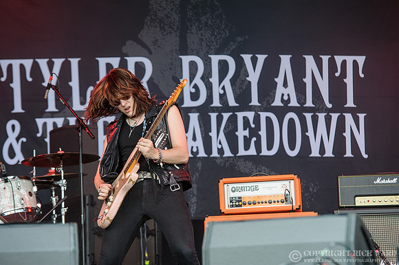 Tyler Bryant & The Shakedown